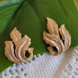 Vintage Trifari Leaf earrings Gold tone